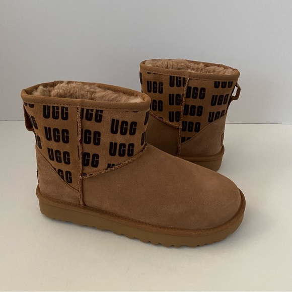 UGG Classic Mini Boots Graphic Chestnut 7 NEW in Box - Picture 2 of 10